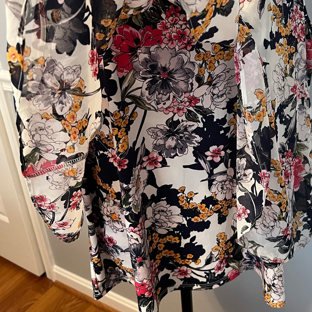 Floral Roz & Ali blouse - Picture 3 of 7